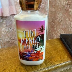 Bath & Body Works Orange and White Moisturizer